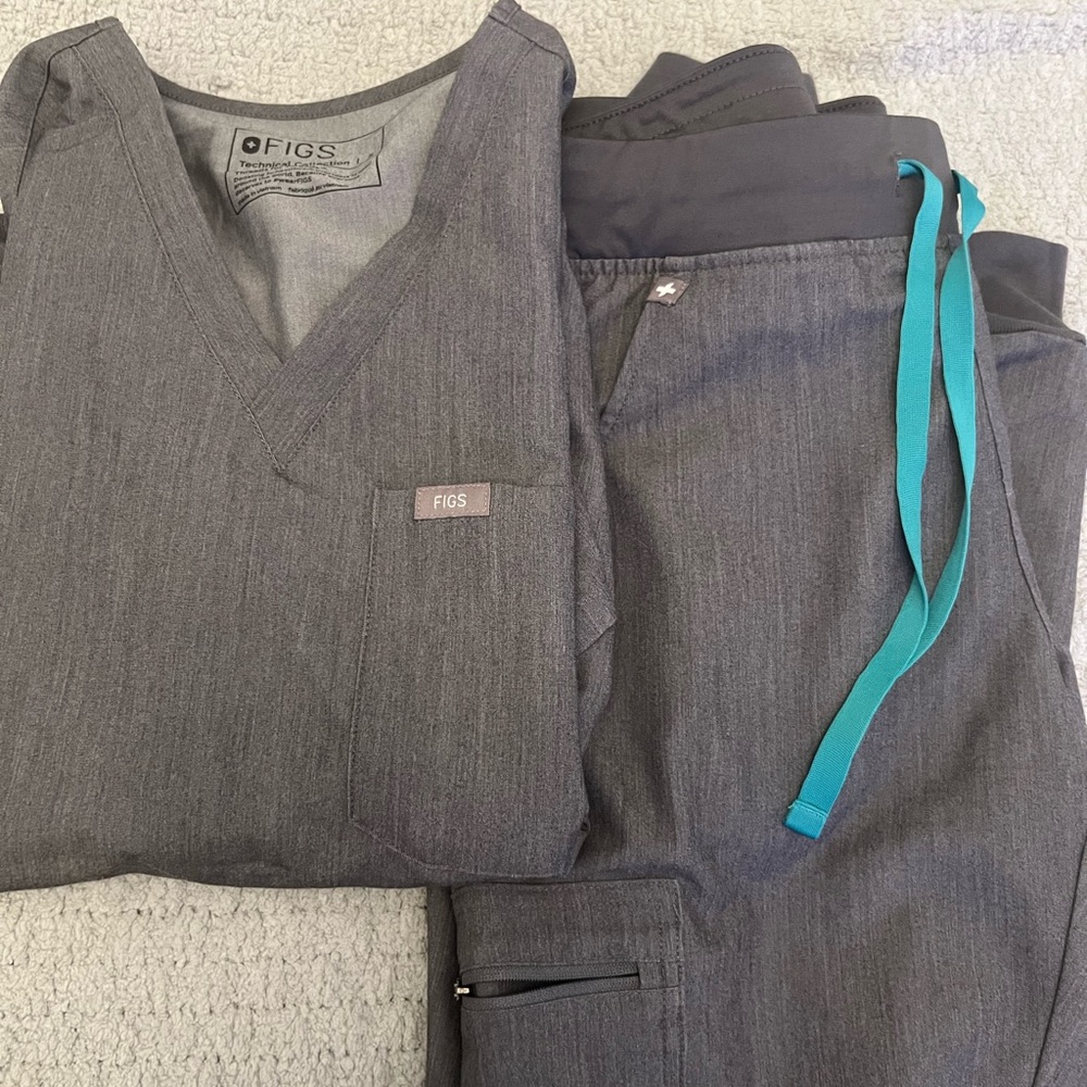 Figs 2 piece jogger and top